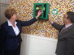 Kecskeméten is defibrillátorral növeli a MÁV az utasok biztonságát