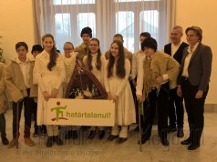 A Szent Imre tanulóinak betlehemezésének főpróbája a Városházán