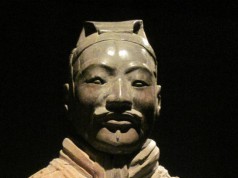 Megtalálták Kína első császárának több ezer éves víz alatti palotájának maradványait