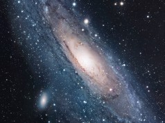 Két hatalmas, forró gázhullámot bocsátott ki egy közeli galaxis fekete lyuka