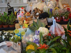 FOLYAMATOSAN GYŰLNEK A FELAJÁNLÁSOK