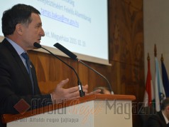 Informatív előadások a Megyeházán