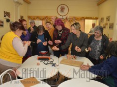 Húsvéti tojásfestés Zsigóné Katalin művésznővel