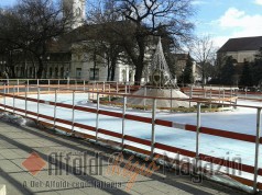 Lebontják a főtéri jégpályát, a szezonnak vége