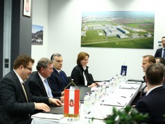 Orbán Viktor miniszterelnök látogatást tett a kecskeméti Mercedes-Benz Gyárban
