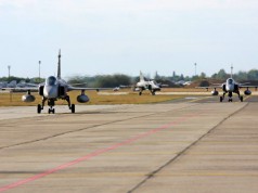 Iskolás nyílt hét a repülőbázison