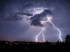 Vihar – OKF: egy órán belül három helyen okozott tüzet villámcsapás Pest megyében