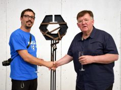 Acélszobrot adományoztak a Wojtyla Háznak