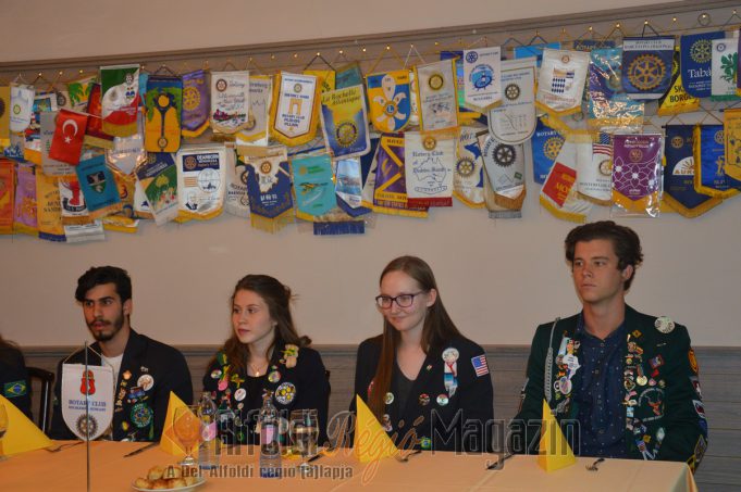 Diákok a nagyvilágban – Különleges találkozó a kecskeméti Rotary Club dísztermében
