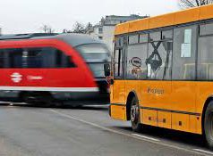Két nappal meghosszabbítja a vasúti és buszos bérletek érvényességi idejét az NFM