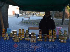 Mézédes kitelepülés a Főtéren