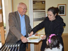 Birkás Menyhért borász osztott ebédet a Wojtyla Házban