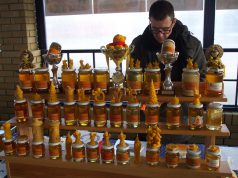 Friss falusi termékek a panelházak között