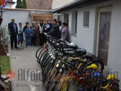 10 kerékpárt ajándékozott a Koliken Kerékpárgyártó Kft. a Wojtyla Háznak