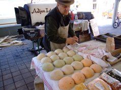 Szombatonként ismét kenyérsütés a piacon