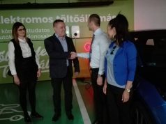 Elektromos töltőállomást adtak át a Malom Bevásárlóközpont Parkolóházában