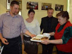 Wojtyla Ház: Gulyásleves és kenyérlángos Ballószögről