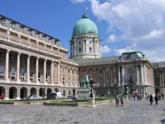 Jóga és chill-out a Magyar Nemzeti galériában