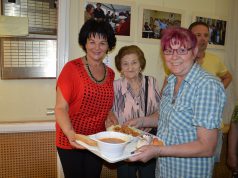 Tőzsér Judit és családja osztott ebédet a Wojtyla Házban