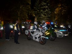 „FÉKEN TARTOTT LENDÜLET – MEGVILÁGOSODÁS ÉJSZAKÁJA”