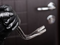 NÉGY ÓRÁN BELÜL ŐRIZETBEN