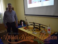 Karatemester előadása a Wojtylába