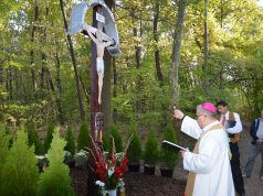 Felszentelték a felújított Csalánosi-keresztet
