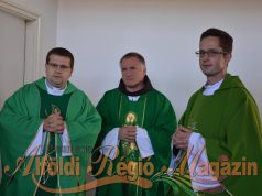 Böjte Csaba ferences rendi szerzetes a Damjanich János Általános Iskolában