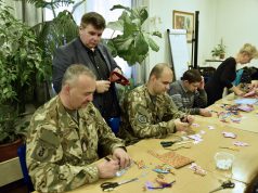 Jótékonykodó kecskeméti katonák