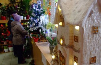 Megkezdődött a karácsonyi vásár a piacon