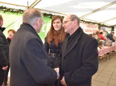 Lezsák Sándor nyitotta meg a Wojtyla Ház főtéri ebédosztását