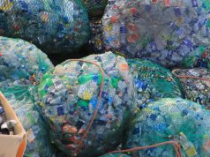 A PET-palackok betemetnék a párizsi Effiel-tornyot