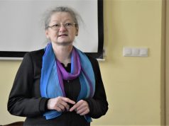 Tűzzománc képek várják az érdeklődőket a Wojtyla Házban