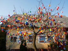 Húsvét – Koronavírus – Kéthelyen az idén nem díszítettek tojásfákat