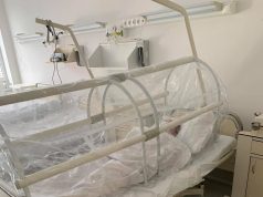 Koronavírus fertőzött betegek szállítására alkalmas eszközöket kapott a Bács-Kiskun Megyei Oktatókórház