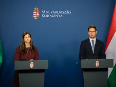 Kormányinfó: Fokozatosan, szigorú menetrend mellett újraindítható az élet