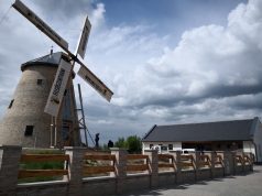 Átadták a kuriózumnak számító, az ország egyetlen működő szélmalmát Felsőszentivánon