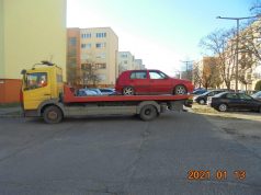 Elszállítja a közterületekről a roncsautókat a Városrendészet