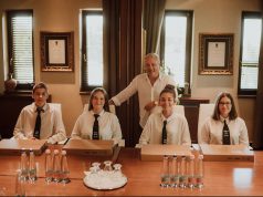 Ajándék laptoppal jutalmazta a kitűnő diákokat Balogh Levente