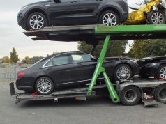 TRÉLEREN SZÁLLÍTOTT LUXUSAUTÓKAT FOGLALTAK LE