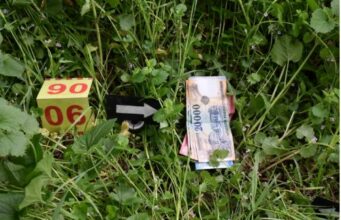 TAGADOTT, DE VÉRES VOLT A KEZE ÉS RUHÁJA