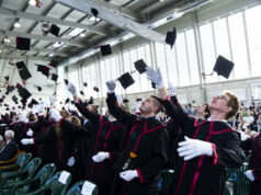 276 frissdiplomás a Neumann János Egyetemen