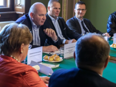 KEREKASZTAL BESZÉLGETÉS A KECSKEMÉTI VÁROSHÁZÁN