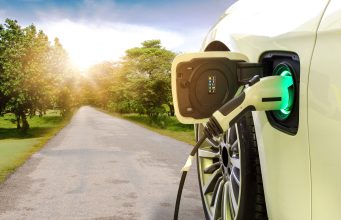 Így vált e-autókra a Schneider Electric