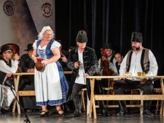 TELT HÁZZAL MUTATTÁK BE A HELYSÉG KALAPÁCSÁT KISKŐRÖSÖN