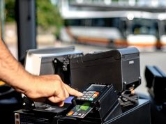 A bankkártyás fizetés lehetőségét vizsgálja a Volánbusz a Budapest–Baja vonalon közlekedő autóbuszokon