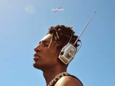 K-poptól melankolikus popzenéig: rengeteg vendégelőadóval és izgalmas zenei megoldásokkal érkezett Jon Batiste új lemeze