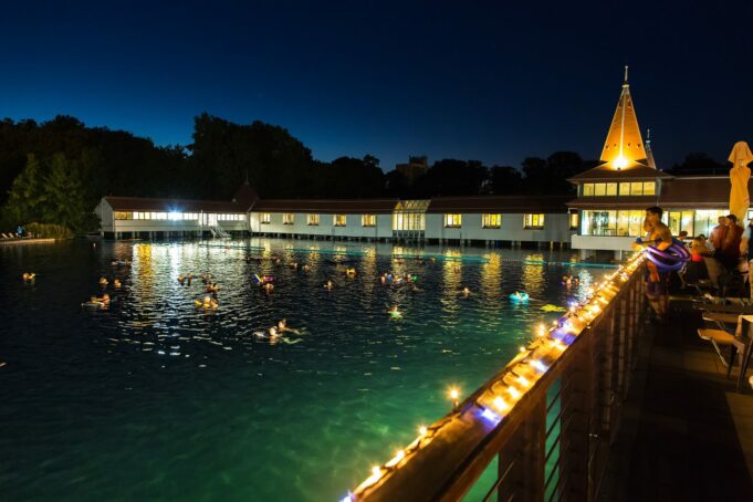 Ezért érdemes ellátogatni Hévízre