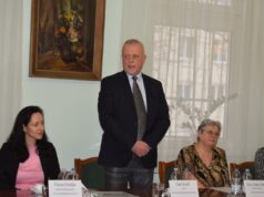 Az iparkamarai jótékonysági bál adományainak átadása