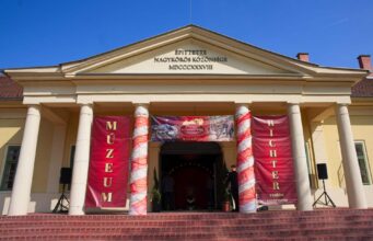 Richter kiállítás nyílt Nagykőrösön, de majomtúra is indul a Safari Parkban